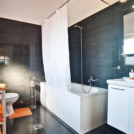 2 Bedroom In Apartment *